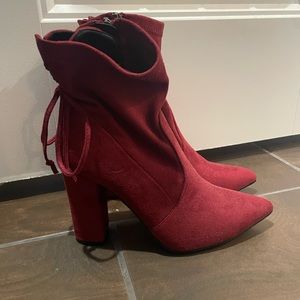 Maroon color, velvet, anklet high heels. Tie back with zipper. Women’s size 7.5